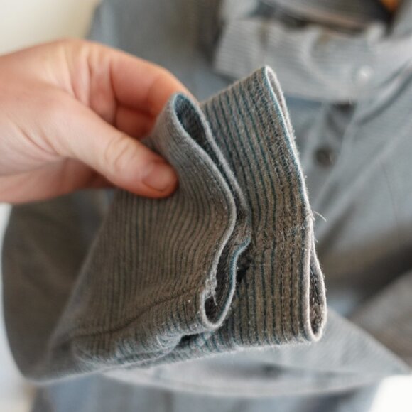 𝅺EDDIE Bauer Sweater Striped Gray Blue Pockets Small - Picture 8 of 12